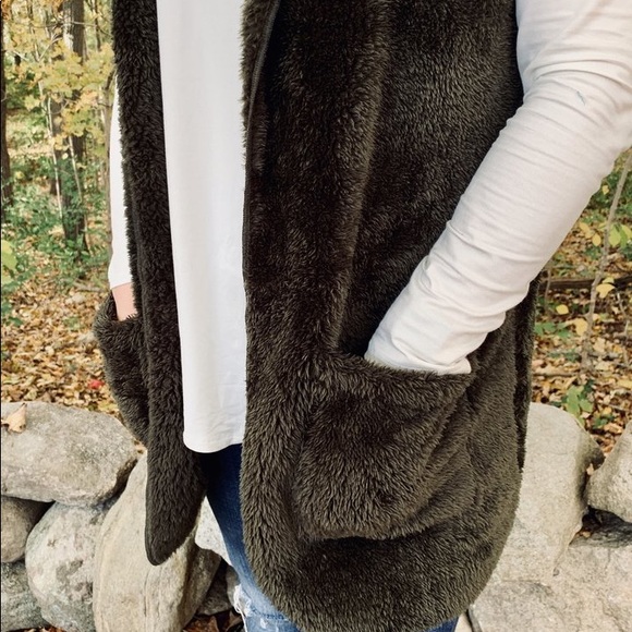 Cozy Up Cutie Vest | Olive Faux Fur in S M L XL - Picture 3 of 4
